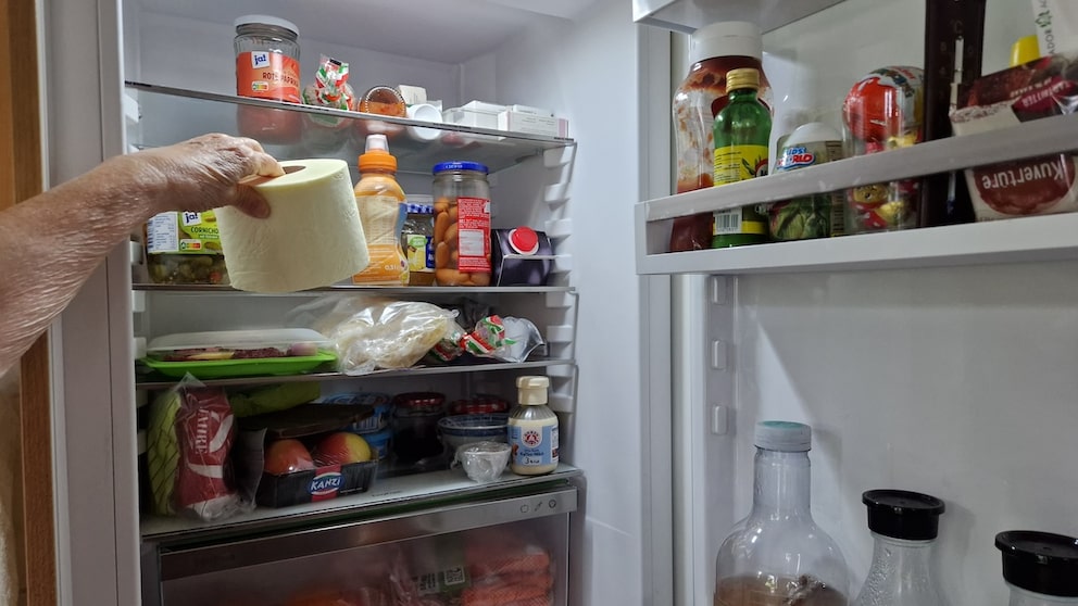 Neben Fleisch, Eiern und Gemüse sollte im Kühlschrank auch Platz für eine Klorolle sein