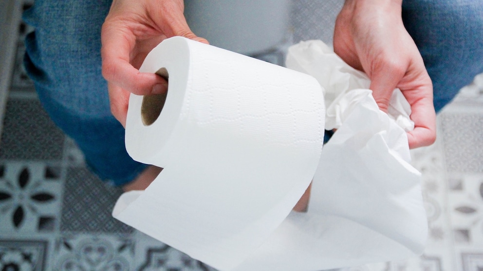 Die Frage, ob Toilettenpapier eine „richtige“ und eine „falsche“ Seite hat, kann zu Diskussionen führen