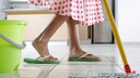 Gegen Hitze in der Wohnung kann Wischen helfen