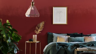 Kirschrotes Schlafzimmer