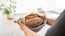 Gl&uuml;ck und Wohlstand sollen in das Haus ziehen, wenn man Brot und Salz verschenkt