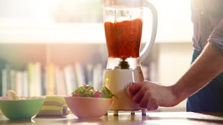 Spinat zu pürieren sollte wohl für jeden Standmixer kein Problem sein. Wer aber härtere Sachen wie Nüsse zerkleinern will, sollte zu einem leistungsstärkeren Gerät greifen.
