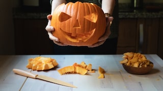 Herbstzeit ist Kürbiszeit: Ob als Püree, Suppe oder kreative Halloween-Deko, mit diesem vielseitigen Supergemüse lässt sich so einiges anstellen.