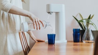 Das Reinigen des Wassersprudlers kann schnell vergessen werden