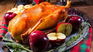 Nach dem vollständigen Auftauen sollte die Gans direkt zubereitet werden, um die Vermehrung von Keimen zu minimieren