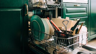 Einige Küchenutensilien sollte man nicht in die Spülmaschine geben