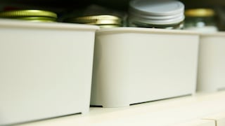 Mit Aufbewahrungsboxen kann man den Untergrund ohne großen Aufwand sauber machen