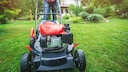 Rasen m&auml;hen im Fr&uuml;hjahr