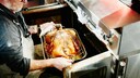 Ein frisch zubereiteter Braten sorgt f&uuml;r Genuss, aber auch f&uuml;r intensive Ger&uuml;che, die sich mit einfachen Tricks reduzieren lassen