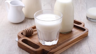 Viele Lebensmittel kann man im Gefrierfach länger haltbar machen – auch Milch?