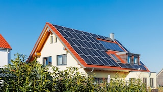 Eine PV-Anlage ist eine gute Möglichkeit, Energiekosten zu sparen. Doch funktioniert sie noch, wenn der Strom ausfällt?