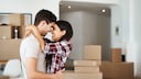 F&uuml;r viele Paare kommt irgendwann der Punkt des Zusammenziehens, aber darf ein Partner einfach in die Wohnung des anderen mit einziehen?