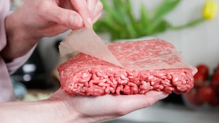 Hackfleisch sollte stets gekühlt aufbewahrt werden