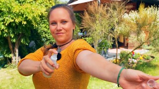 Mückenspray muss nicht teuer sein. Man kann es einfach selbst machen.