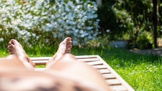 Nackt im Garten