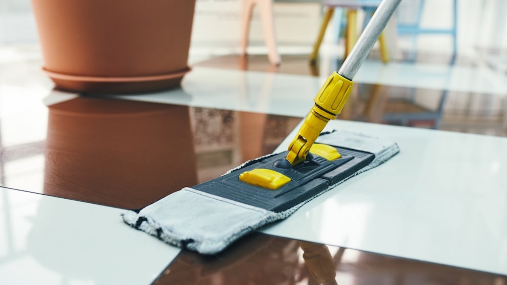 Gegen Hitze in der Wohnung kann Wischen helfen