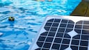 Wenn das Wasser des Pools zu kalt ist, muss oft eine Heizung her. Doch lohnt sich daf&uuml;r die Solarheizung?