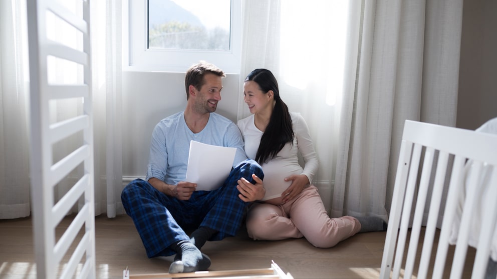 Ein Baby bedeutet Vorfreude pur, aber auch Veränderungen. Doch muss man die Schwangerschaft auch dem Vermieter mitteilen?