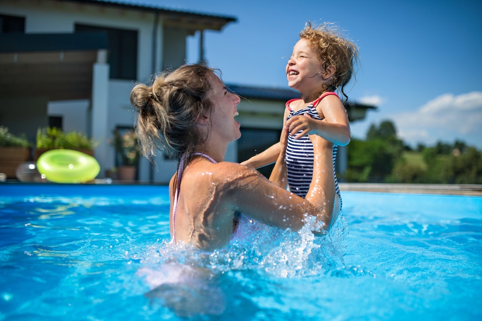 Tiny Pool, Whirlpool, Swimmingpool oder Naturpool – was passt in den Garten?