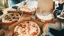 Viele glauben, Pizzakartons sollten im Altpapier entsorgt werden, doch das stimmt nicht