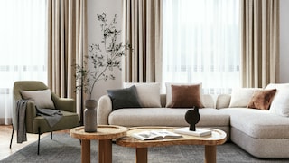 Das Sofa ist meist das Aushängeschild des Wohnzimmers, doch das Modell muss zum Raum passen