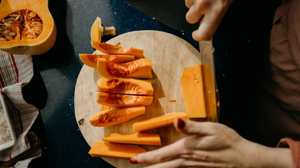 Kürbis aus dem Garten sollte vor dem Essen stets einmal vorgekostet werden