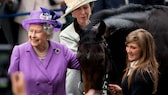 Queen Elizabeth II und ihre Tochter Princess Anne stehen neben dem preisgekröntem Pferd der Monarchin