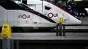 Zwei TGV-Züge stehen im Bahnhof Montparnasse