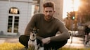 Podcaster und „Prince Charming“-Gewinner Lars Tönsfeuerborn mit seinem Gizmo.
