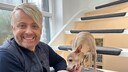 Ein starkes Team: S&auml;nger Ross Antony und H&uuml;ndin Aura