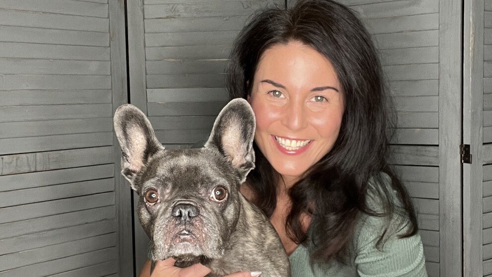 Moderatorin Vanessa Blumhagen und ihre Hündin Enna