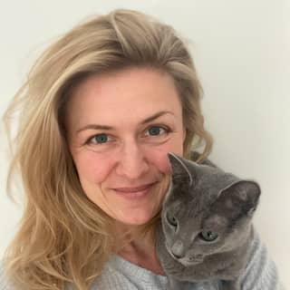 Anna Engberg mit ihrer Katze