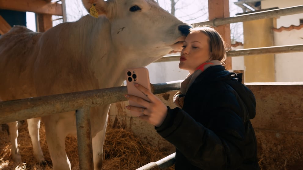 Über die sozialen Netzwerke lässt Cheyenne Ochsenknecht ihre Fans an ihrem Hofalltag teilhaben.