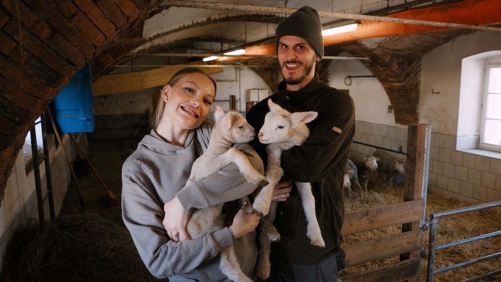 Cheyenne Ochsenknecht und ihr Ehemann Nino zeigen in ihrer neuen Realityshow ihr Leben auf dem Hof.