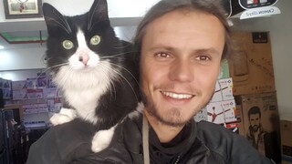 Martin Klauka reiste mit seiner Katze Mogli auf dem Motorrad um die halbe Welt. 