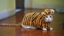 Katze mit Tigerkost&uuml;m