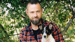 André Vogt ist seit 2005 Hundetrainer und hat 2010 sogar seine eigene Hundeschule gegründet. Vielen dürfte er durch seine Sendungen "Der Welpentrainer" und "Trouble Teenies auf 4 Pfoten" bekannt sein.