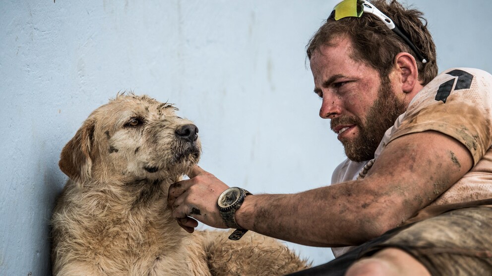 Extremsportler Mikael Lindnord und Straßenhund Arthur bei den Adventure Racing Weltmeisterschaften 2014