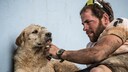 Extremsportler Mikael Lindnord und Stra&szlig;enhund Arthur bei den Adventure Racing Weltmeisterschaften 2014