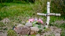 In den meisten Bundesländern ist das Beisetzen von Haustieren im Garten erlaubt. Allerdings gelten auch hier bestimmte Regelungen.