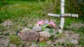 In den meisten Bundesländern ist das Beisetzen von Haustieren im Garten erlaubt. Allerdings gelten auch hier bestimmte Regelungen.