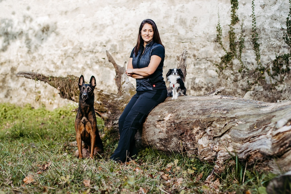 Hundetrainerin Andrea Stelzig wuchs mit Rottweilern auf und arbeitet seit knapp 30 Jahren mit
Hunden. 