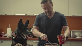 Schauspieler Ricky Gervais trauert um seine TV-Hündin Anti aus der Netlix-Erfolgsserie „After Life“.