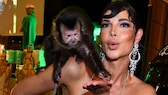 Der Auftritt von Micaela Schäfer bei einem Event zum Dschungelcamp-Auftakt brachte dem Nacktmodel nun eine Anzeige von der Tierschutzorganisation Peta ein