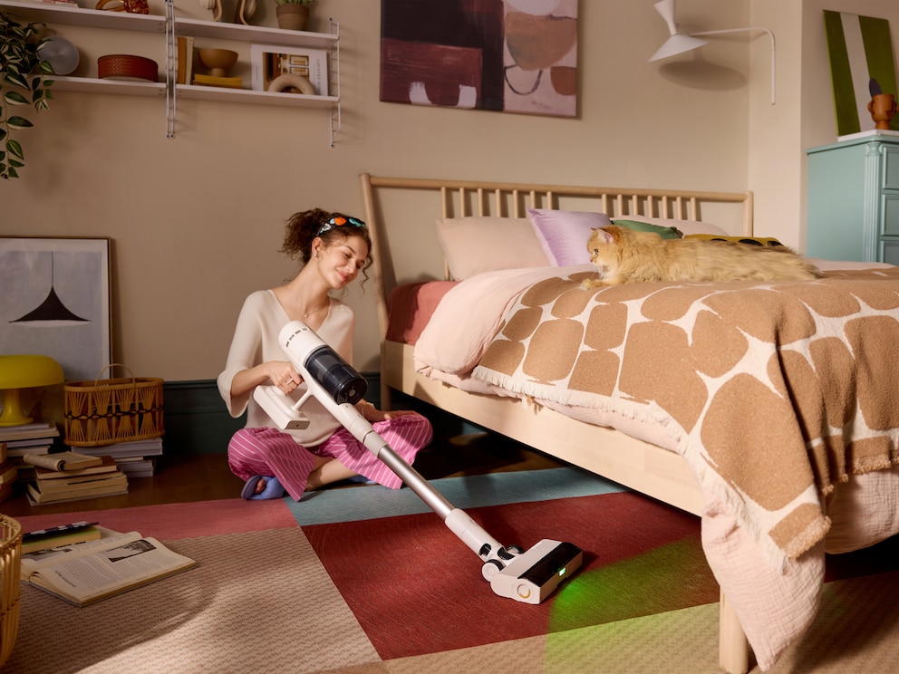 Die Katze liegt am liebsten unter dem Bett? Wenn Fell und Co. gründlich entfernt werden sollen, hilft der H60 Hub mit integrierter LED-Lampe weiter.