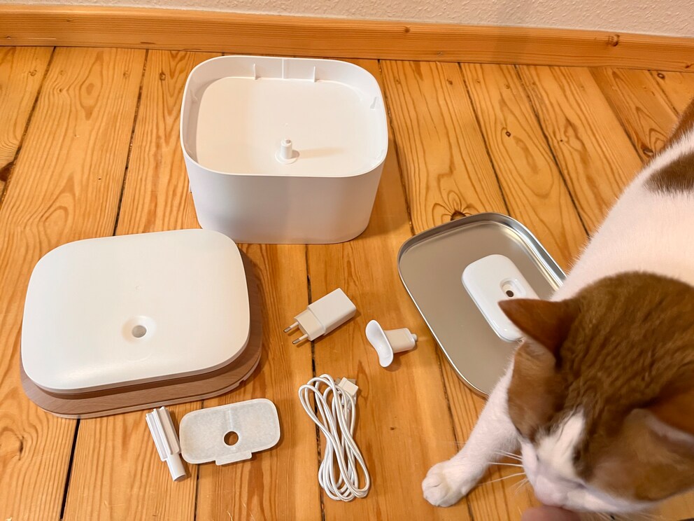 Remo and Petlibro Dockstream 2 package contents