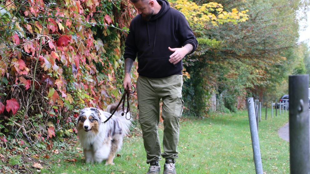 Hundetrainer André Vogt mit Rüde Elvis beim Training