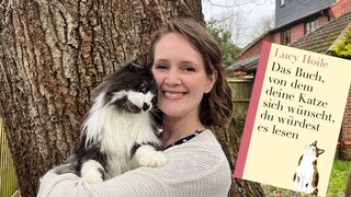 Lucy Hoile mit Katze, Collage mit Buch