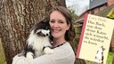 Lucy Hoile mit Katze, Collage mit Buch