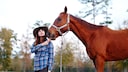 Pferd mit Halterin